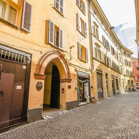 בולוניה Lupari Apartment, Palazzo Storico Sotto Le Due Torri מראה חיצוני תמונה