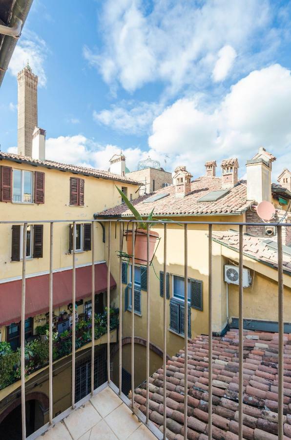 בולוניה Lupari Apartment, Palazzo Storico Sotto Le Due Torri מראה חיצוני תמונה