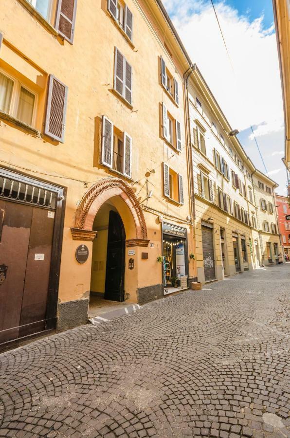 בולוניה Lupari Apartment, Palazzo Storico Sotto Le Due Torri מראה חיצוני תמונה